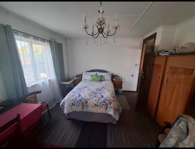 6 BEDROOM HOUSE FOR SALE IN OVERPORT